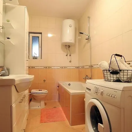 Apartment With A Parking Space Kastel Kambelovac, - 21997 *