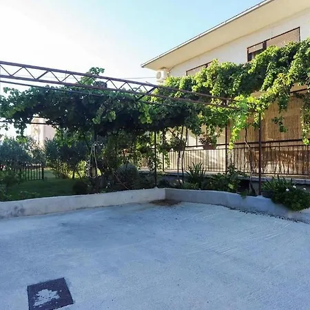 Apartment With A Parking Space Kastel Kambelovac, - 21997